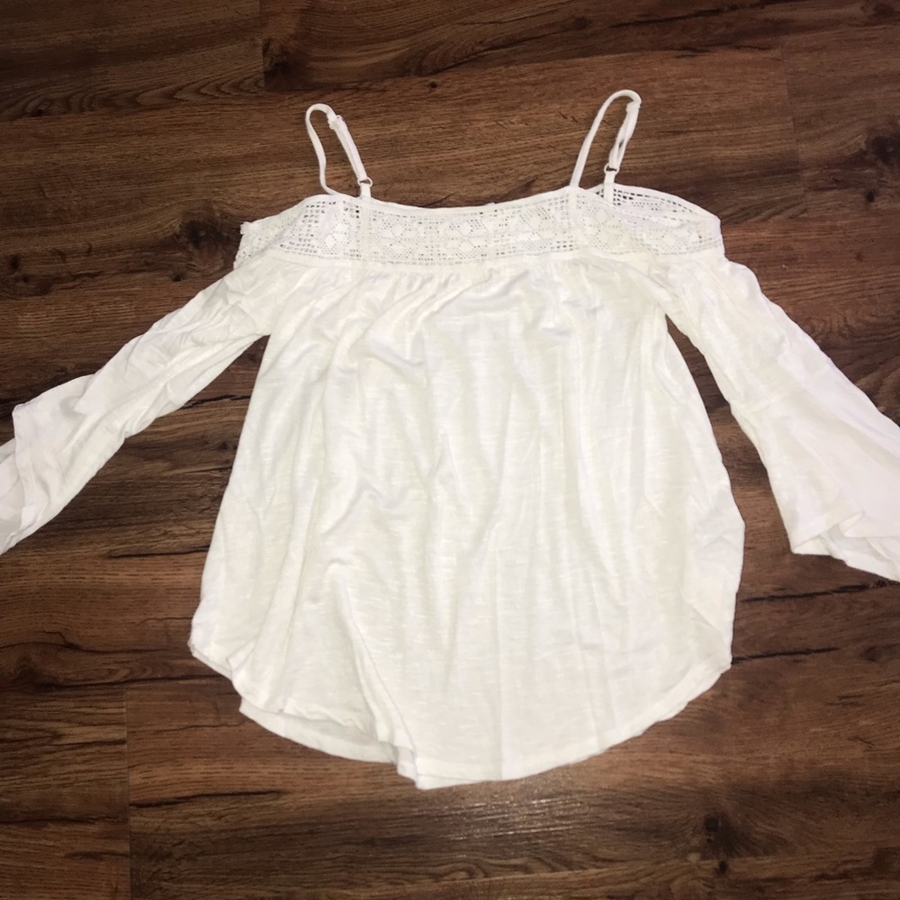 Open shoulder long sleeve flowing top